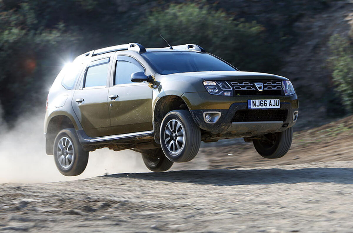 Dacia Duster jumping