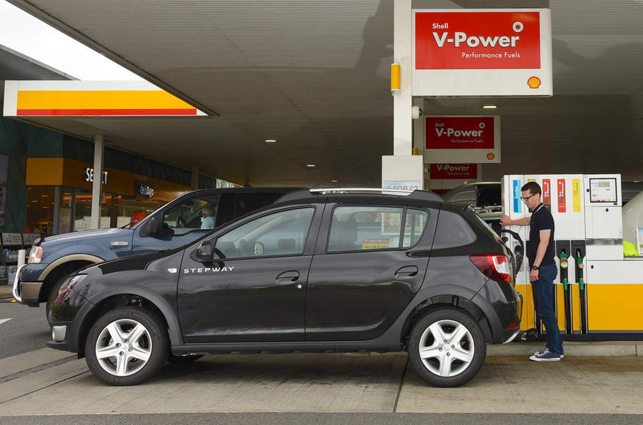 Dacia Sandero Bi-Fuel at Shell fuel station