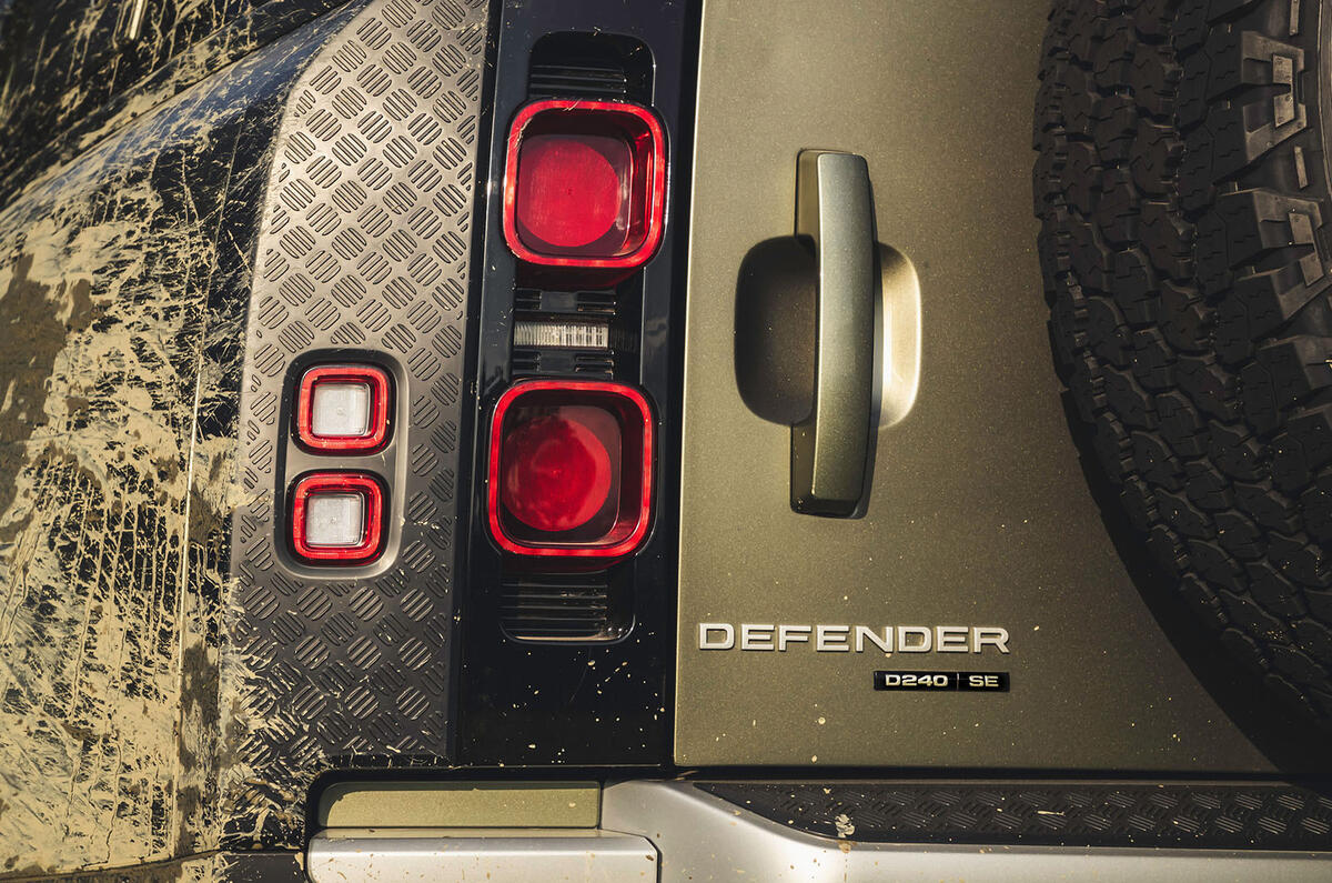 2020 Land Rover Defender reveal - brakelight detail