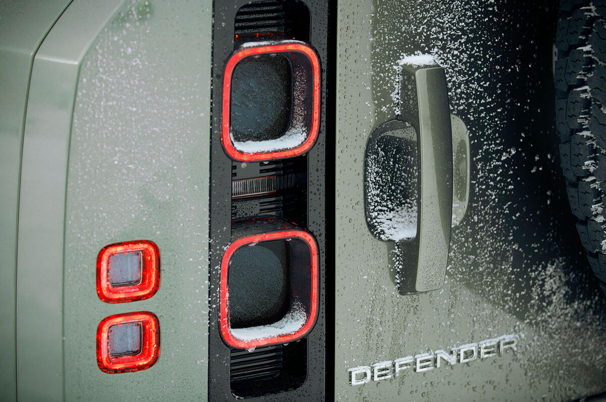 2020 Land Rover Defender reveal - brakelight detail