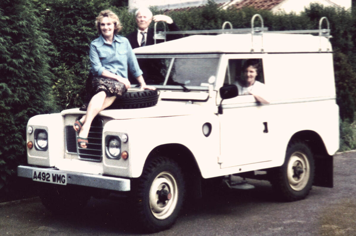 Land Rover Defender 