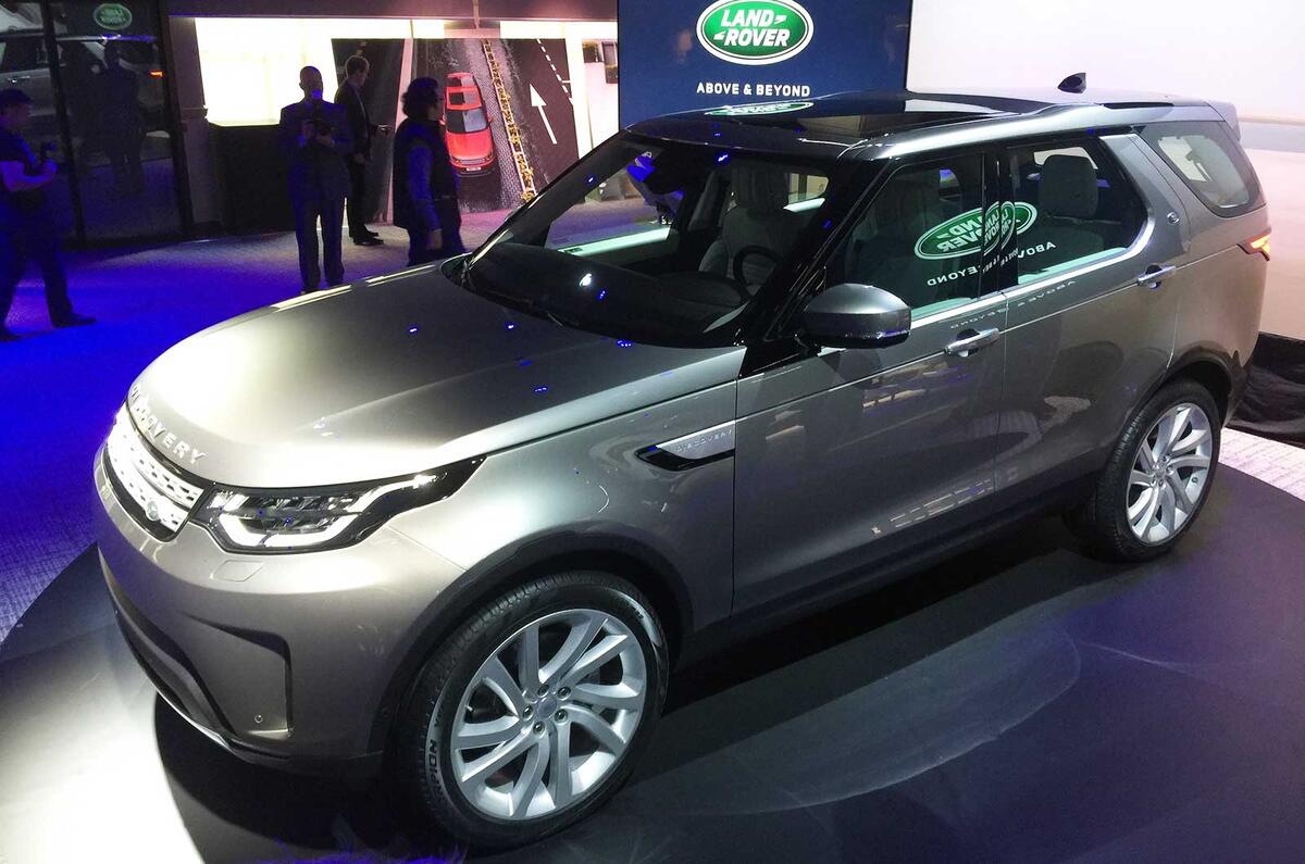 2017 Land Rover Discovery revealed in Paris