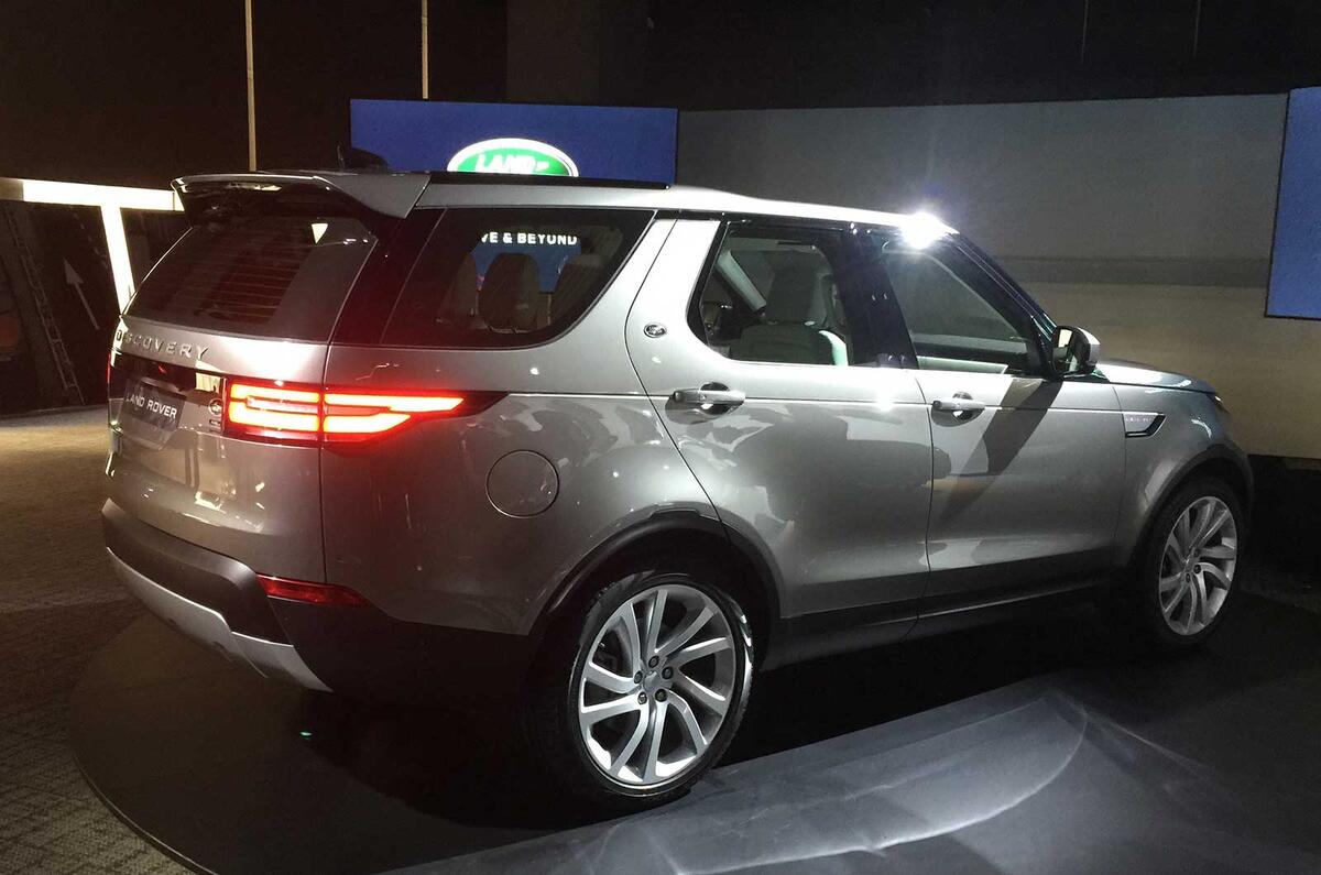 2017 Land Rover Discovery revealed in Paris