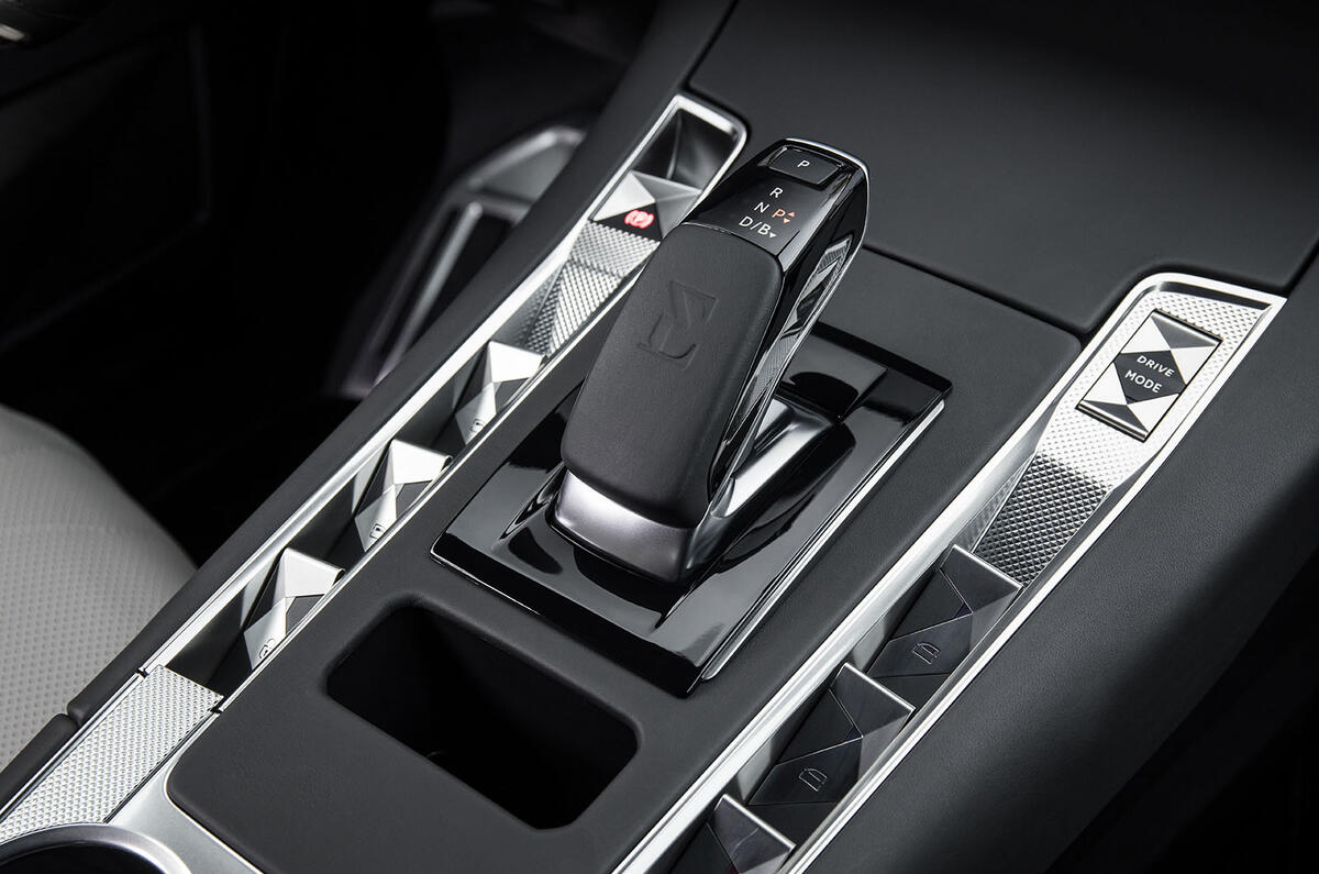 DS 7 Crossback E-Tense 2019 first drive review - centre console