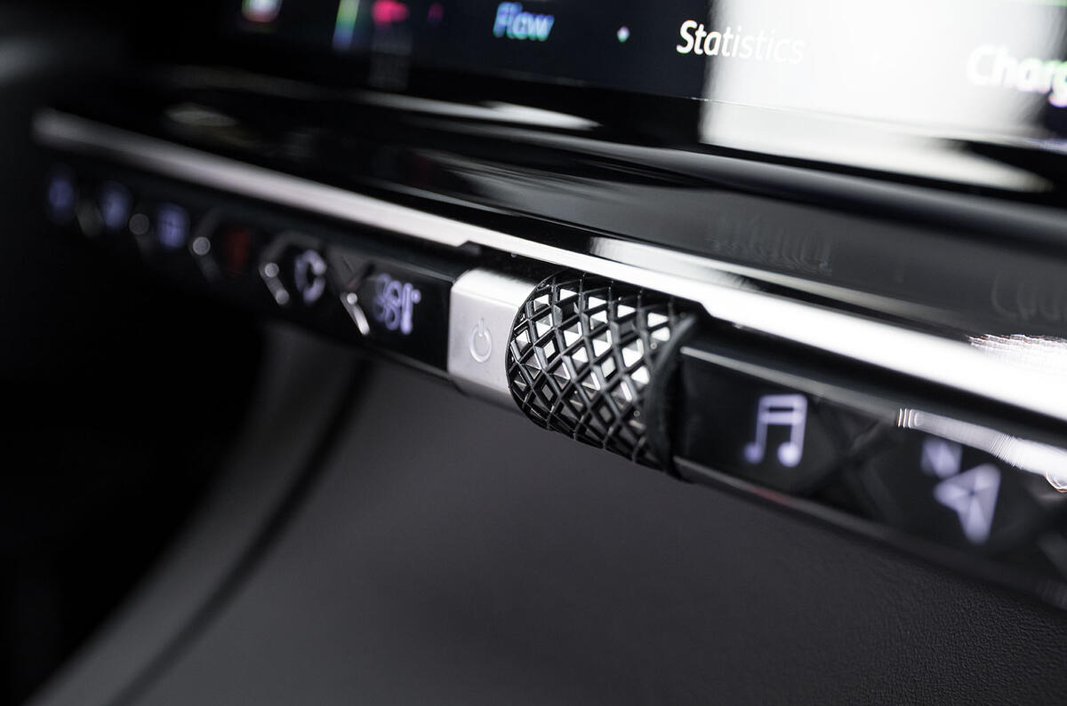 DS 7 Crossback E-Tense 2019 first drive review - power button