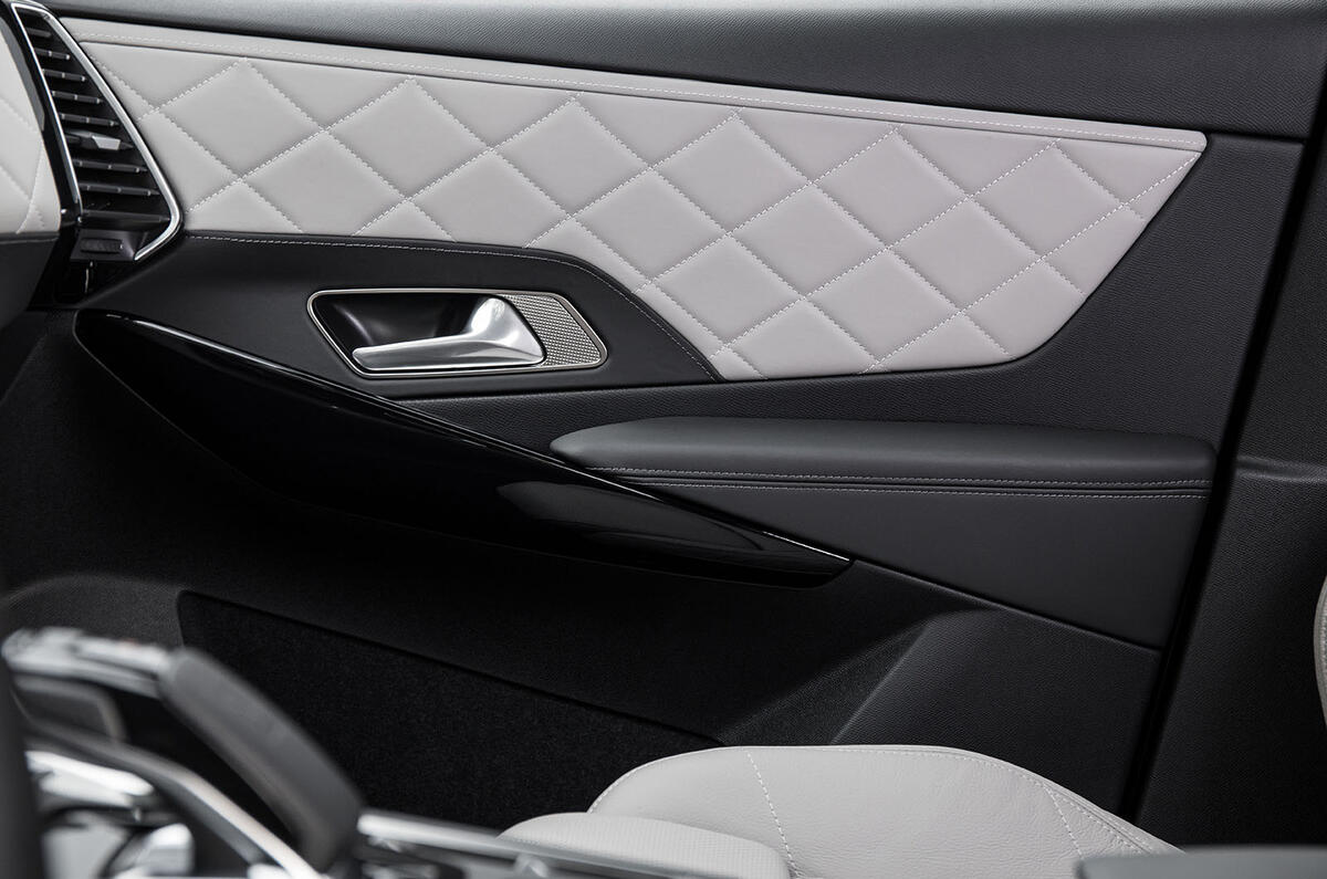 DS 7 Crossback E-Tense 2019 first drive review - interior trim