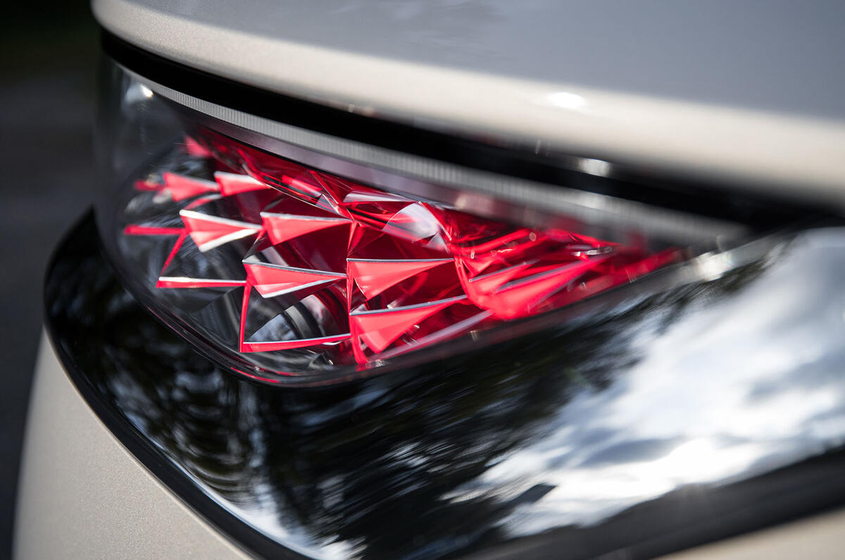 DS 7 Crossback E-Tense 2019 first drive review - rear light detail