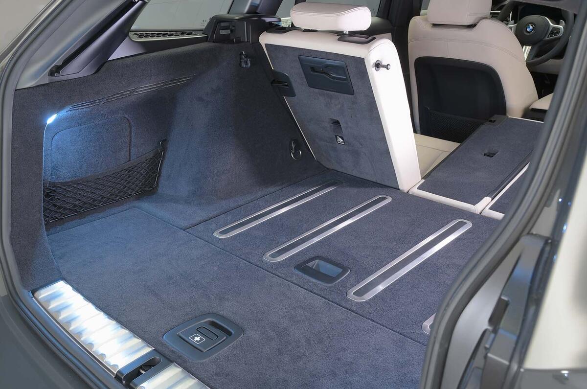 2019 BMW 3 Series Touring press pictures