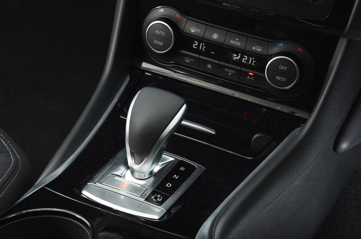 Infiniti Q30 1.6T DCT SE 2016 first drive Autocar