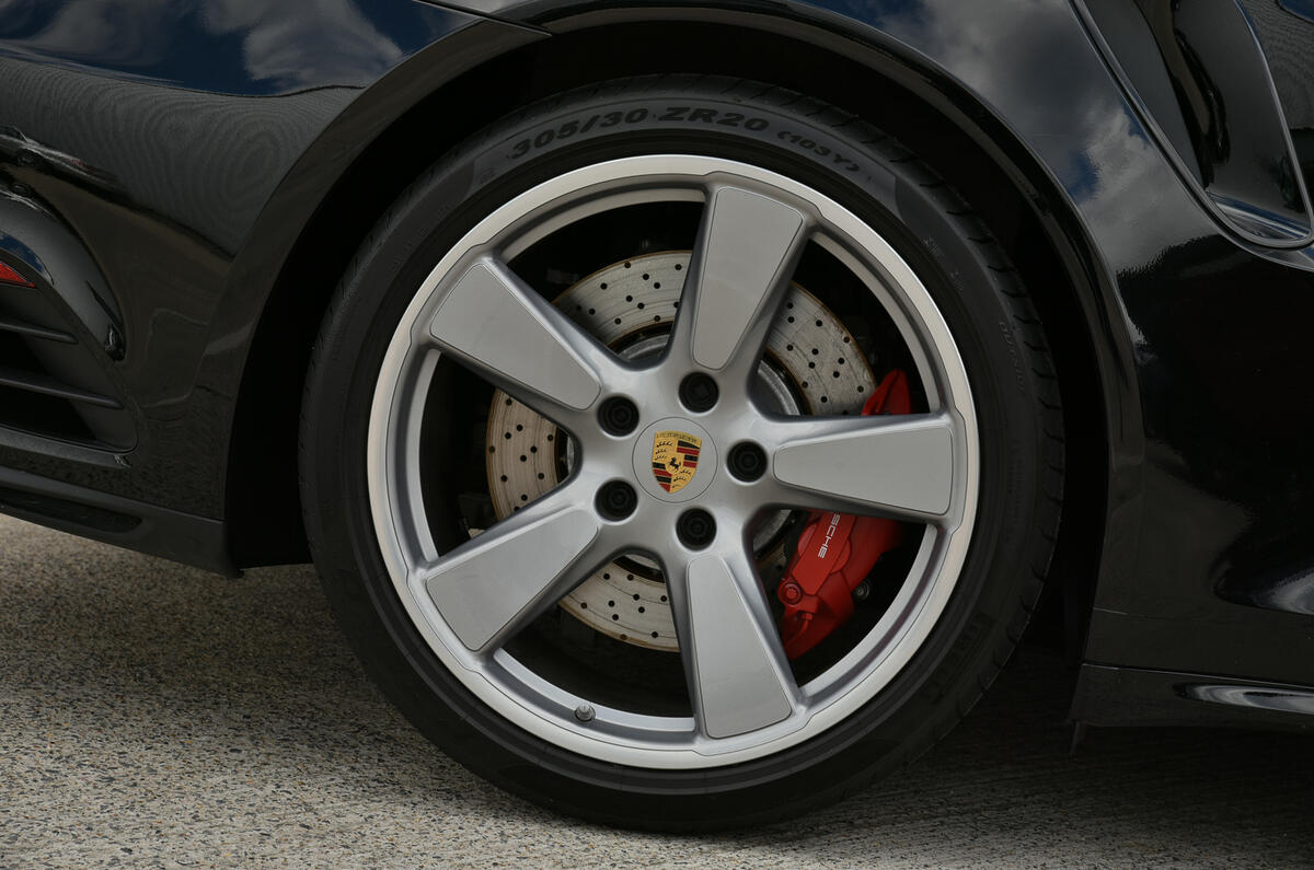 Porsche 911 Turbo Cabriolet alloys