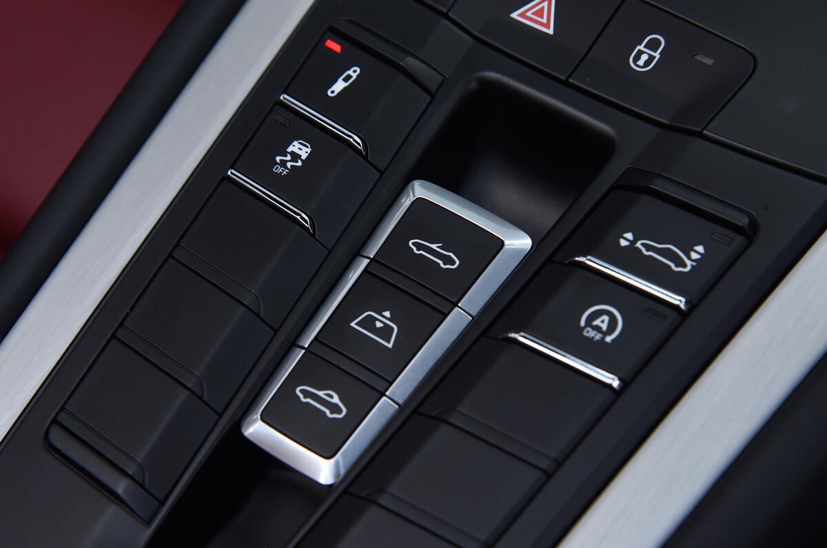 Porsche 911 Turbo Cabriolet roof controls