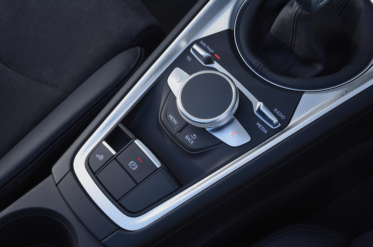 Audi TT MMI controls