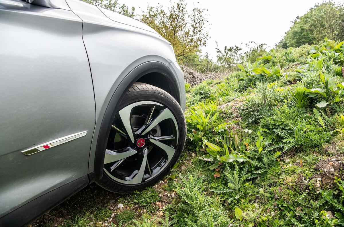 DS 7 Crossback vs Mini Cooper