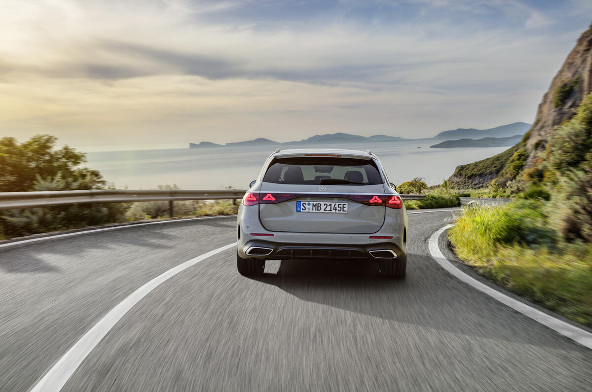 E Class Estate rear distance