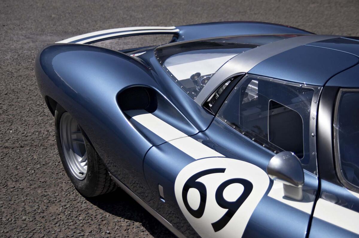 Ecurie Cars LM69 - rear quarter