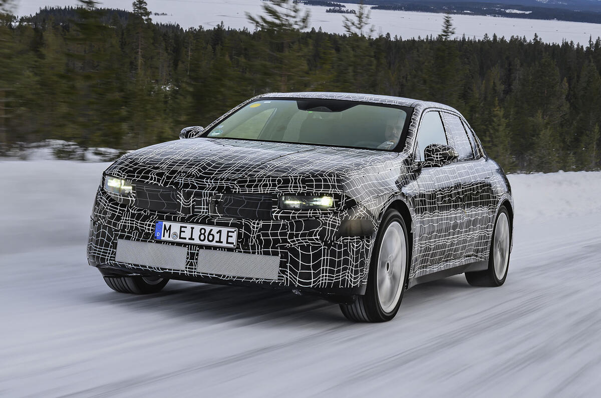 Pruebas invernales del prototipo eléctrico del BMW Serie 3: vista frontal, tres cuartos, dinámica (2)