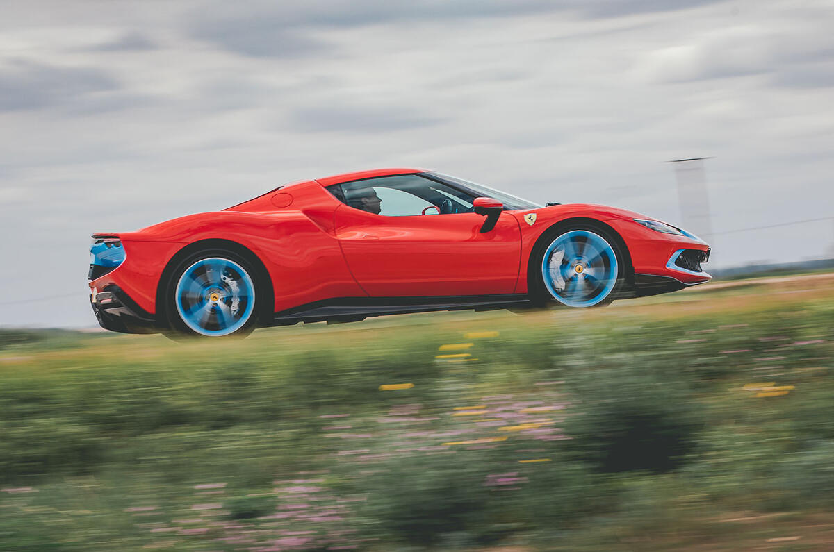 ferrari 296 gtb 2022 002 panoramique