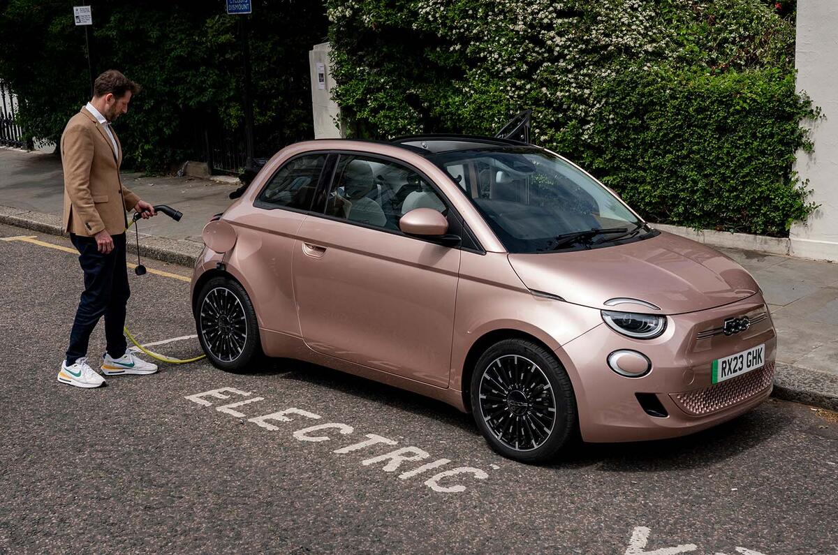 Fiat 500e recharging