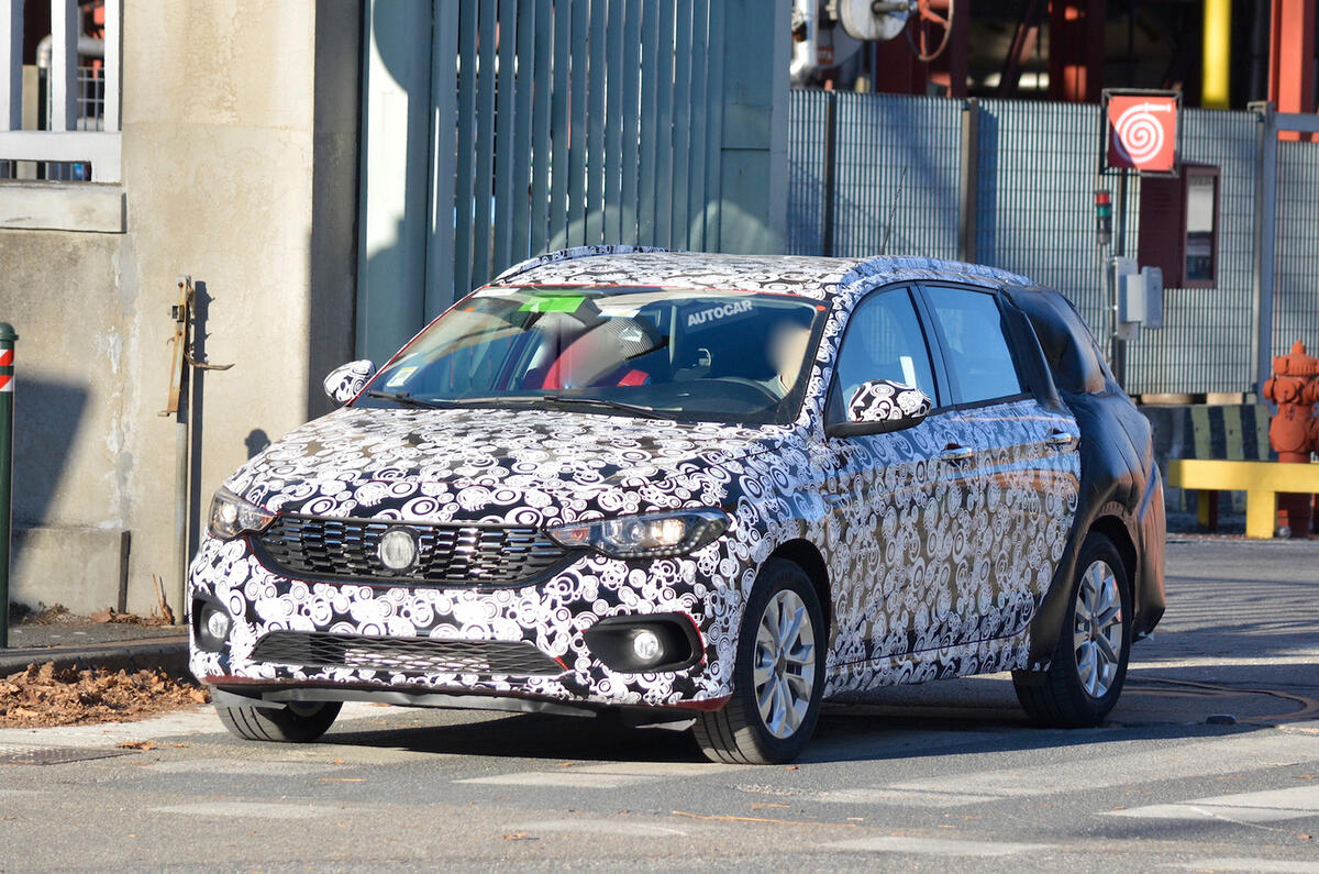 Fiat Tipo Station Wagon spy shots