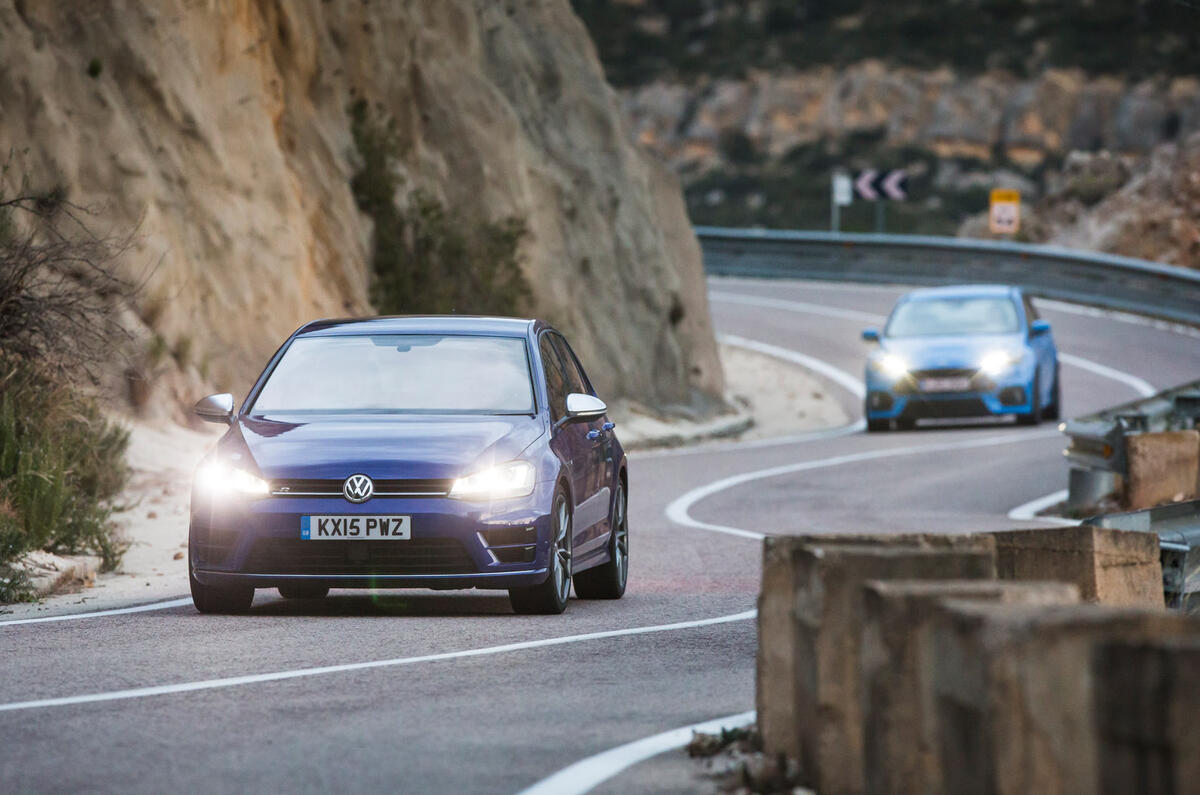 Ford Focus RS versus Volkswagen Golf R