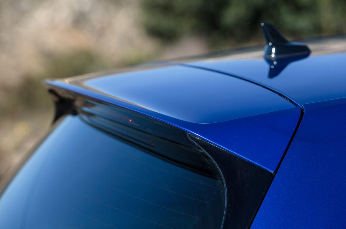Volkswagen Golf R spoiler