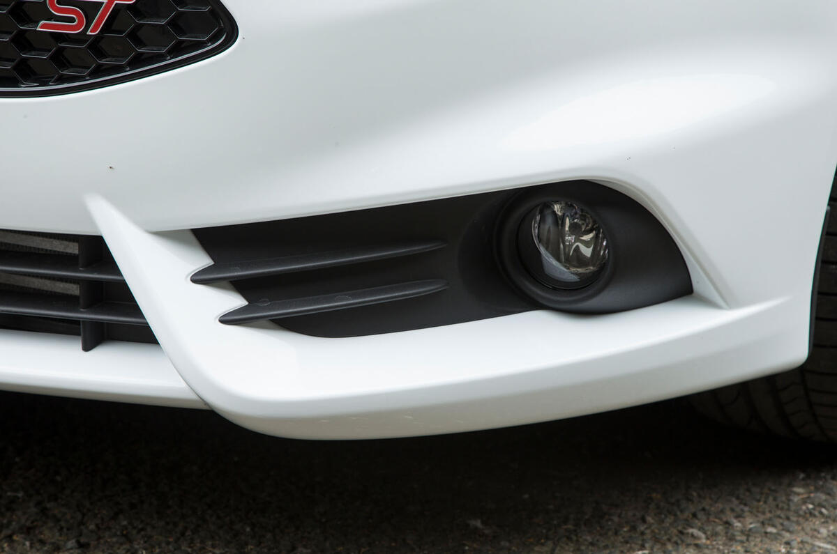 Ford Fiesta ST Mk7 foglight detail