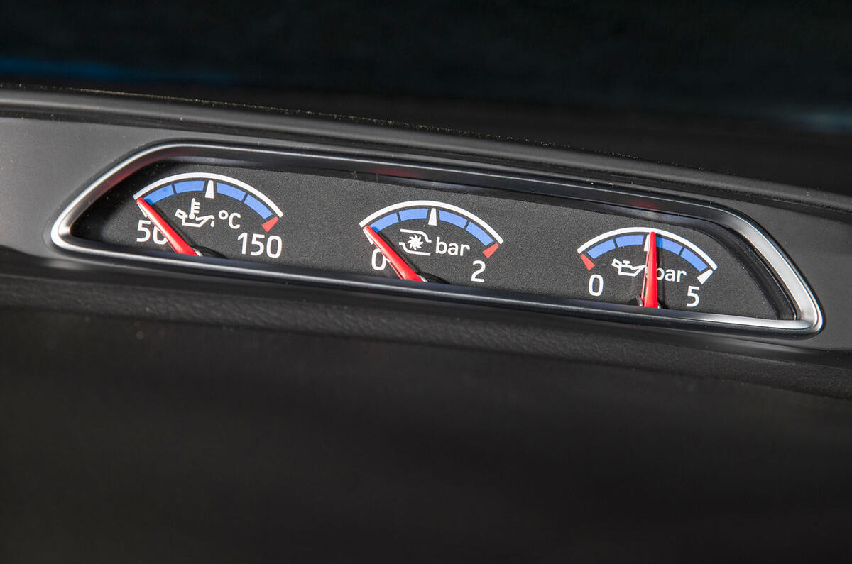 Ford Focus RS turbo gauges