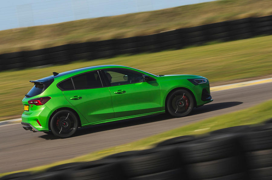 ford focus st track pack 2023 002 panning