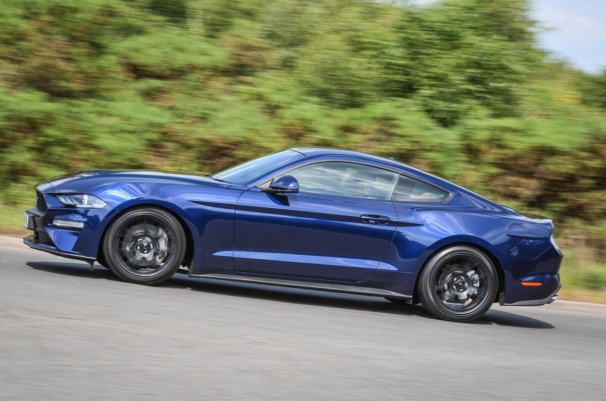 Ford Mustang 4-cylinder 2018 UK first drive review panning