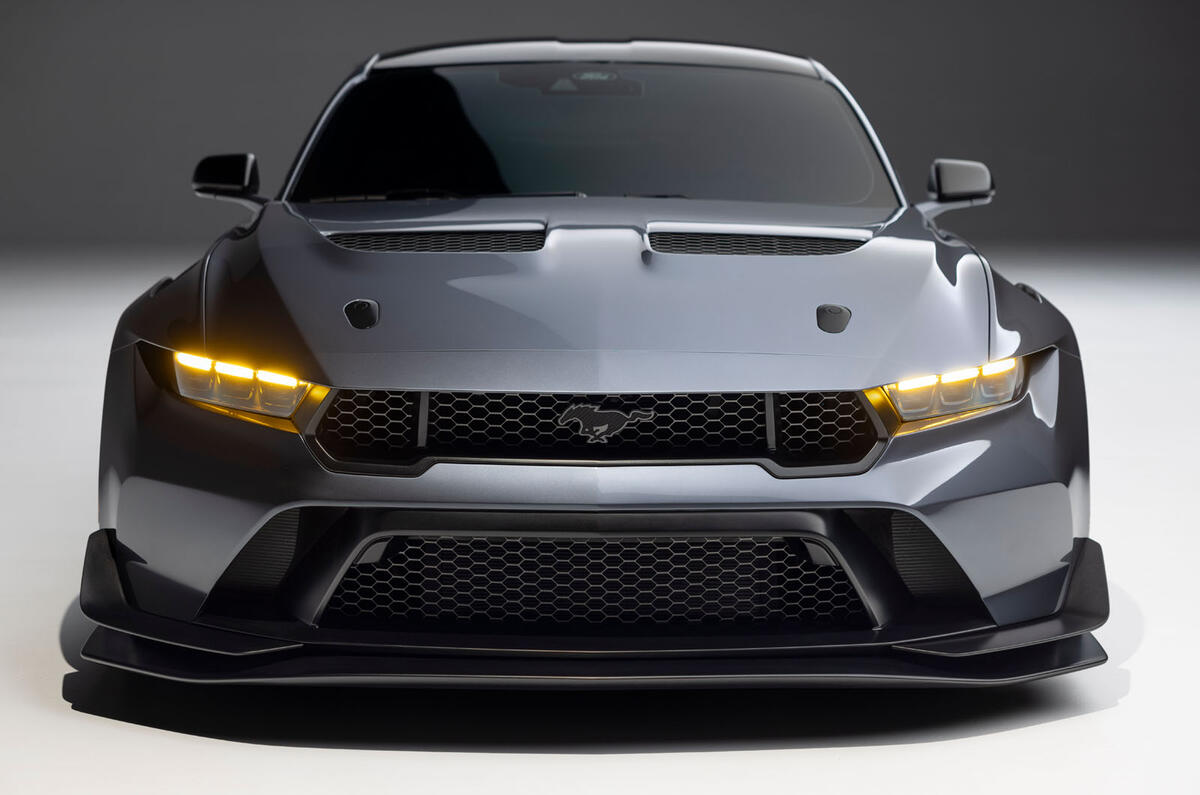 Ford Mustang GTD 2024 спереди вблизи