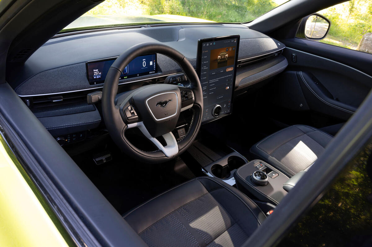 Приборная панель Ford Mustang Mach E Rally 2023