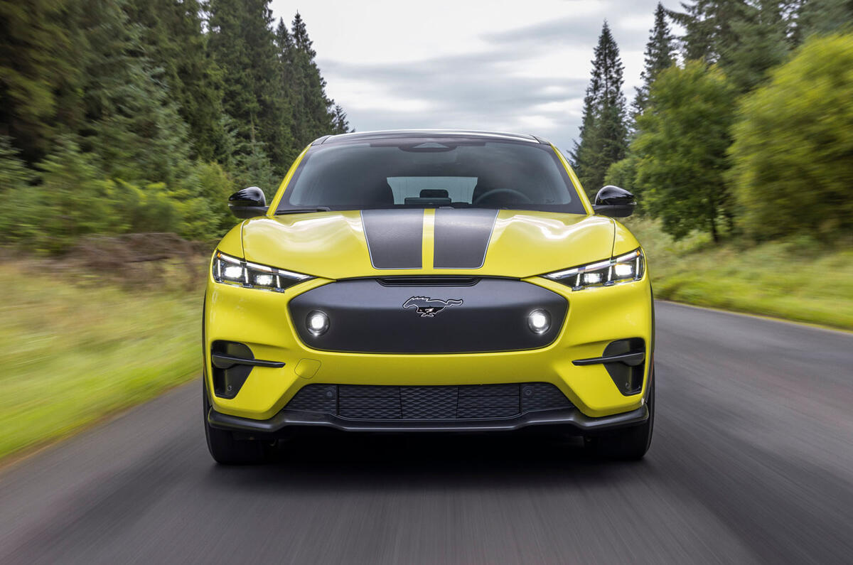Ford Mustang Mach E Rally 2023 передняя гусеничная дорога