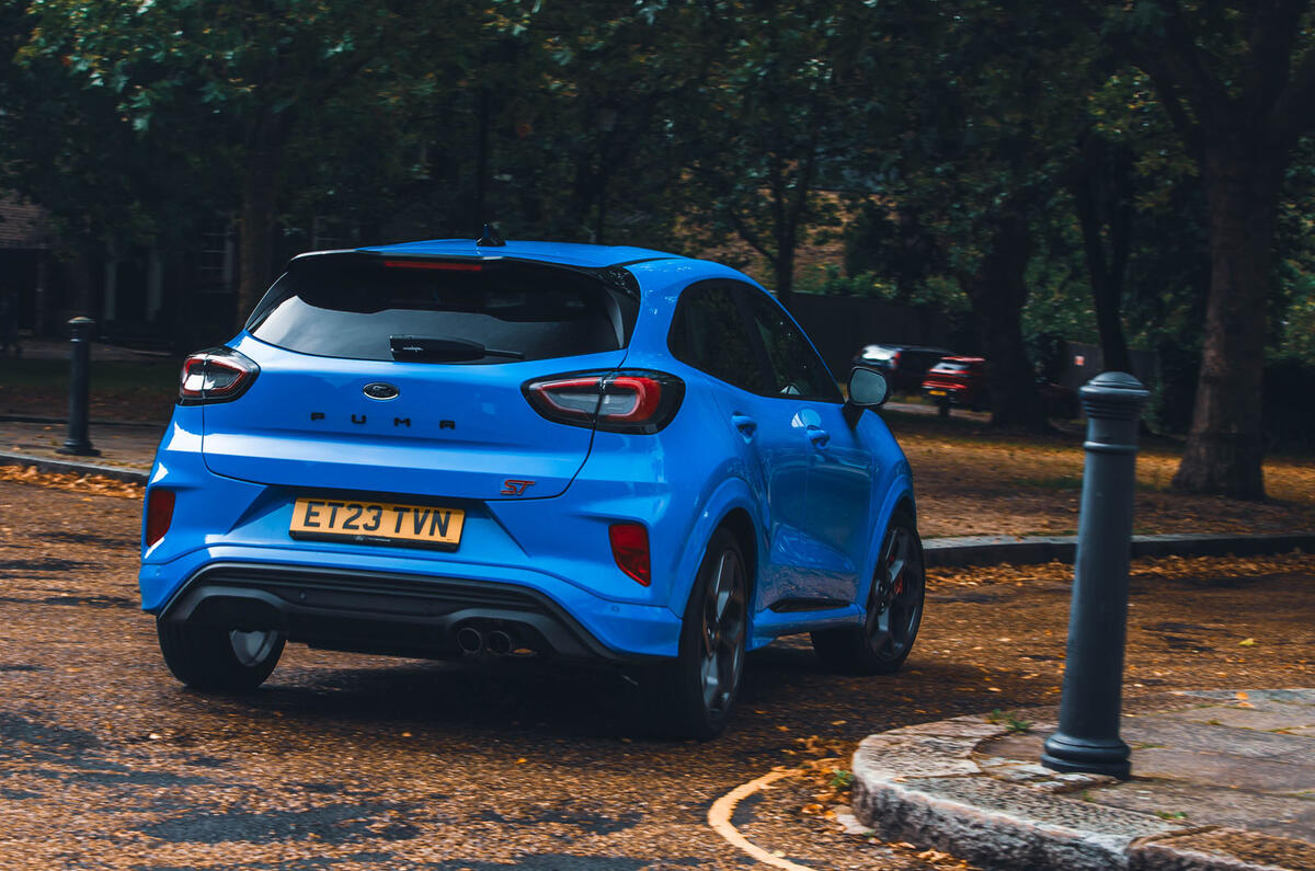 ford puma st powershift 2023 02 virage arrière