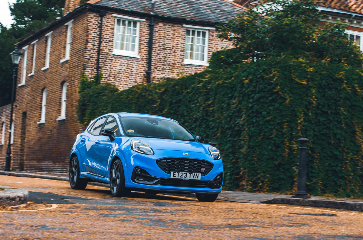 ford puma st powershift 2023 22 action avant