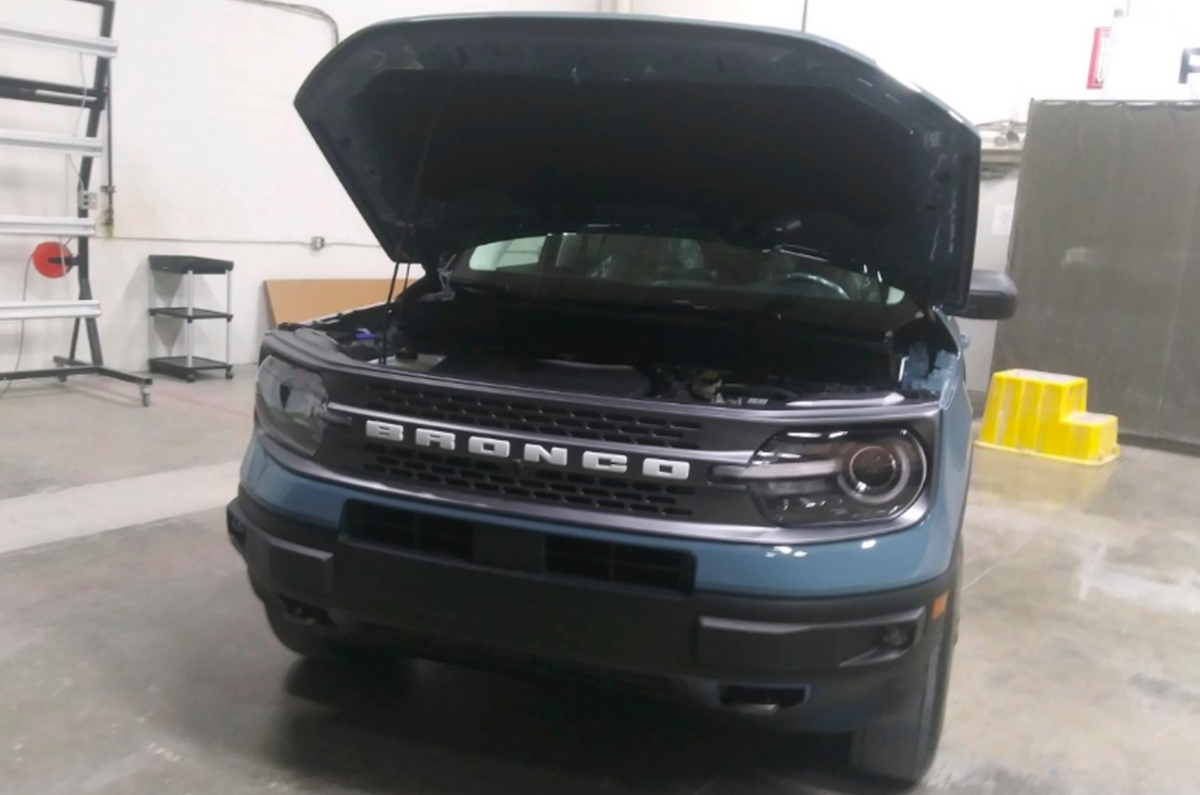 2021 Ford Bronco Sport leak front