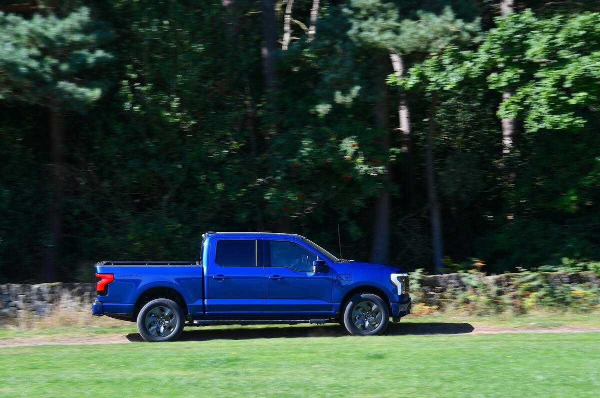 Ford F150 Lightning profil latéral