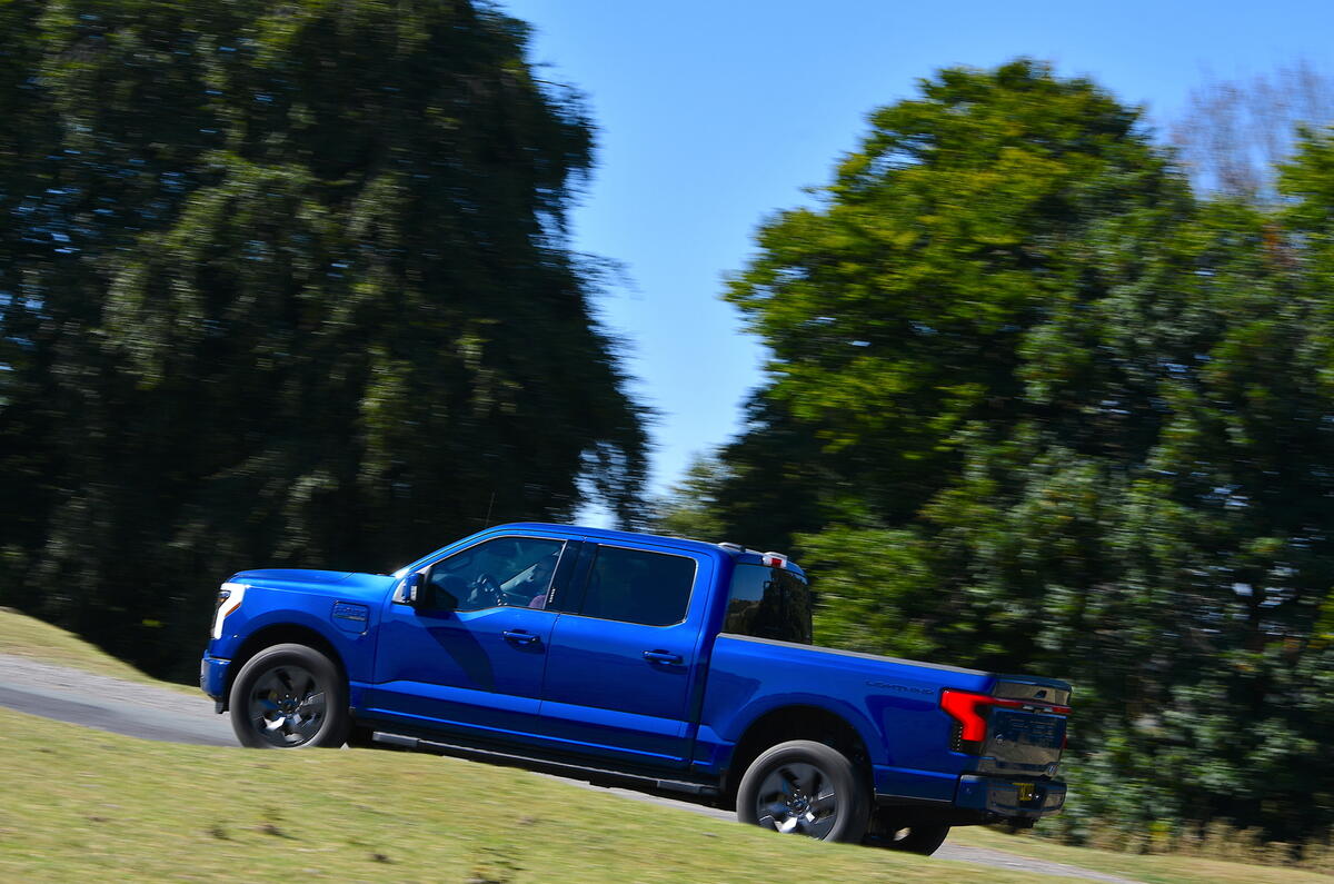 Ford F150 Lightning en position verticale