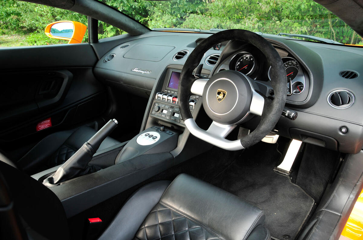 Lamborghini gallardo салон