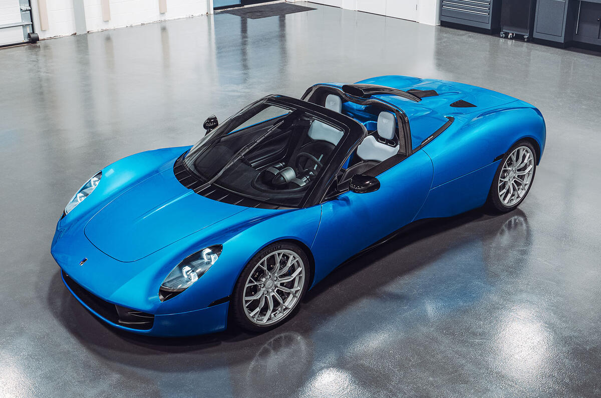 Gordon Murray Automotive T33 Spider front three quarter roof