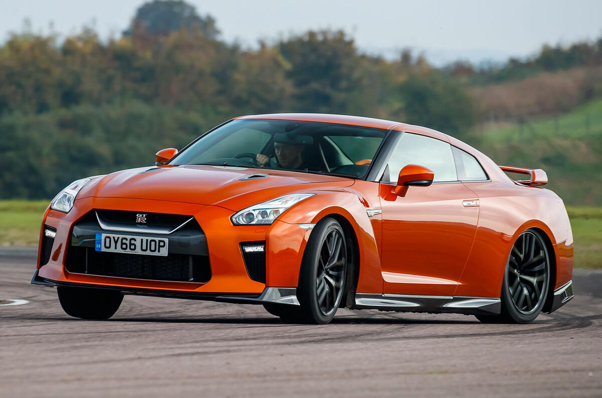Nissan gtr 2016