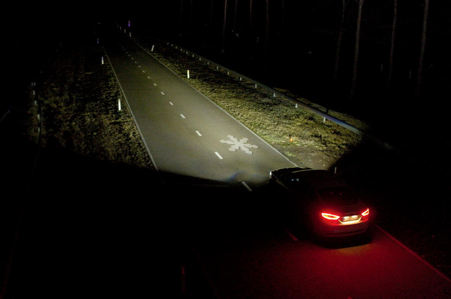 Headlight road sign projection