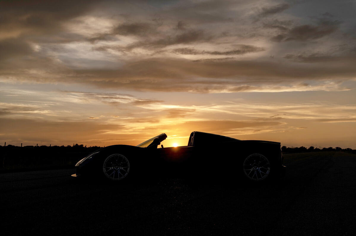 هنسی ونوم F5 رودستر روشن شد