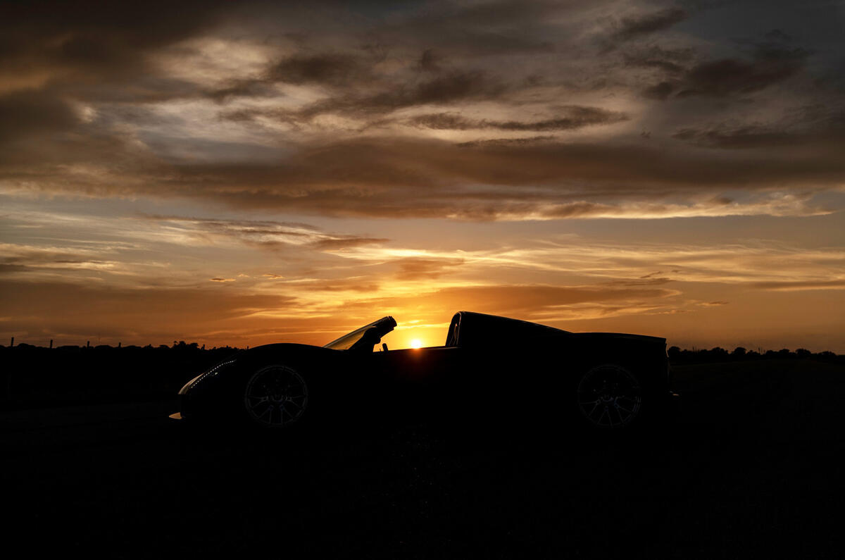 تیزر رودستر Hennessey Venom F5