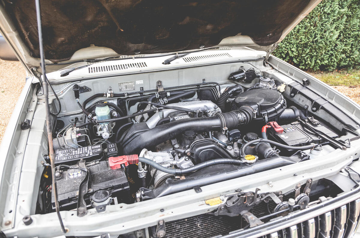 2000 Toyota Land Cruiser engine