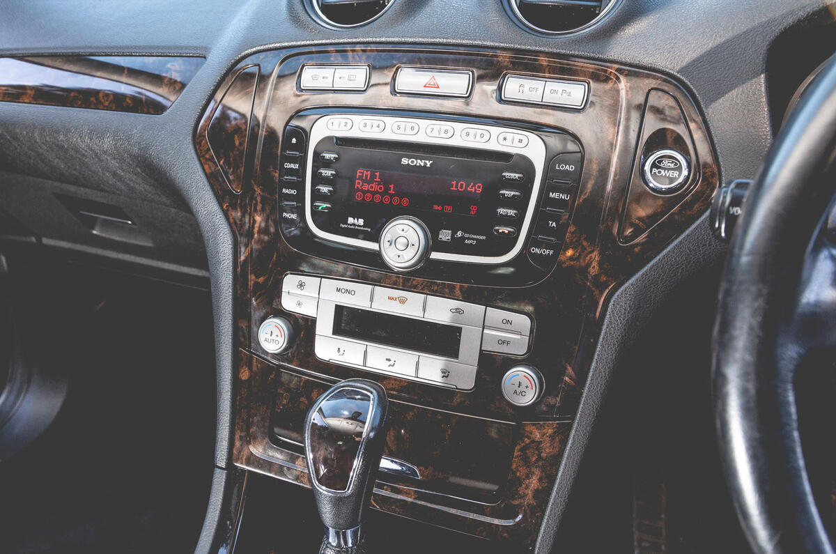 2008 Ford Mondeo centre console