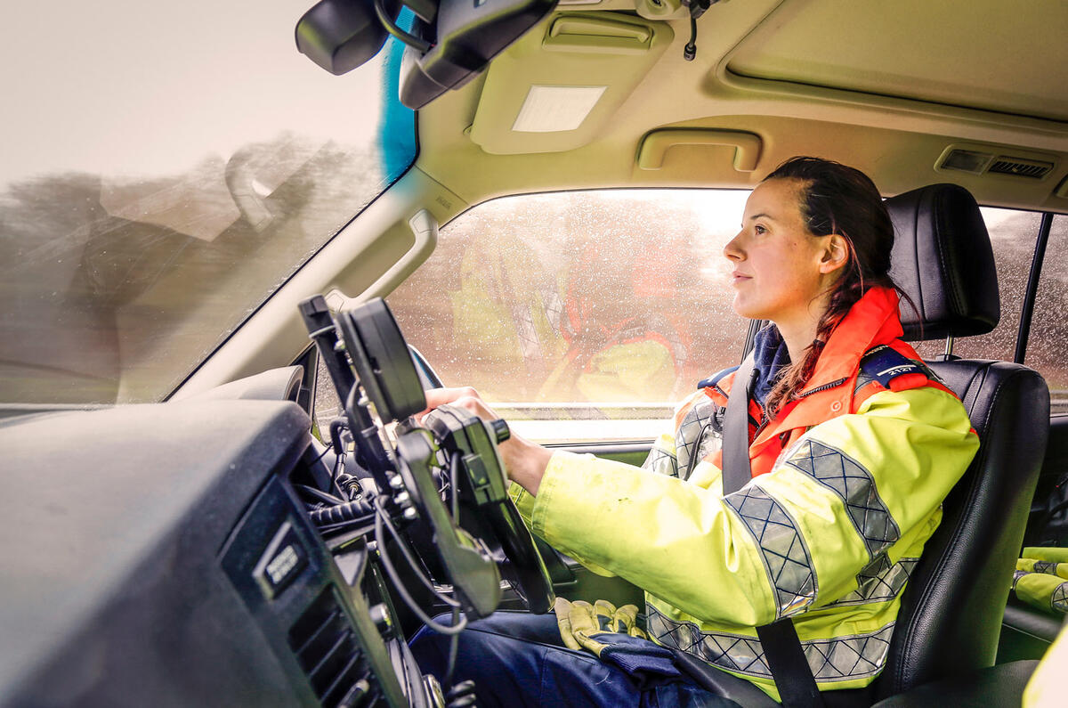 Land Rover Discovery 2016 >> Highways traffic officers - meet the people behind the ... Land Rover Discovery 2016 >> Highways traffic officers - meet the people behind the ...
