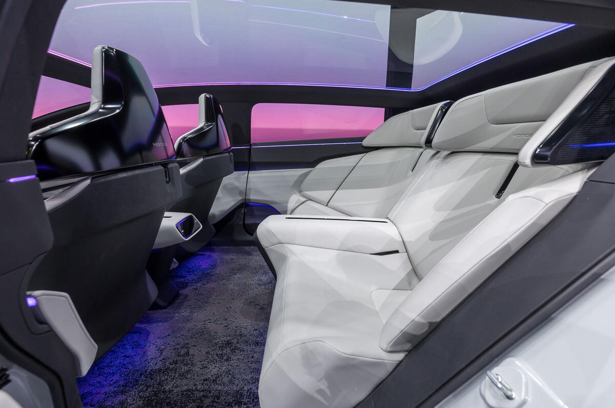 Honda 0 Series Saloon rear seats