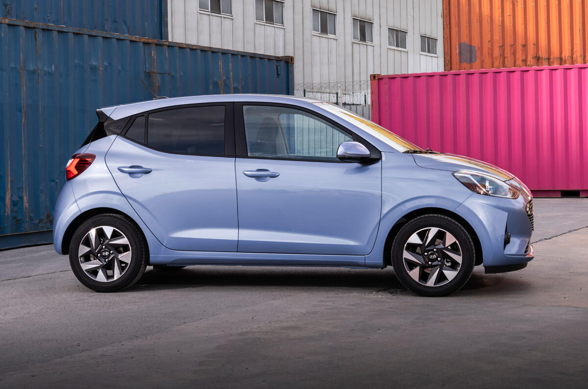 Hyundai i10 2023 side