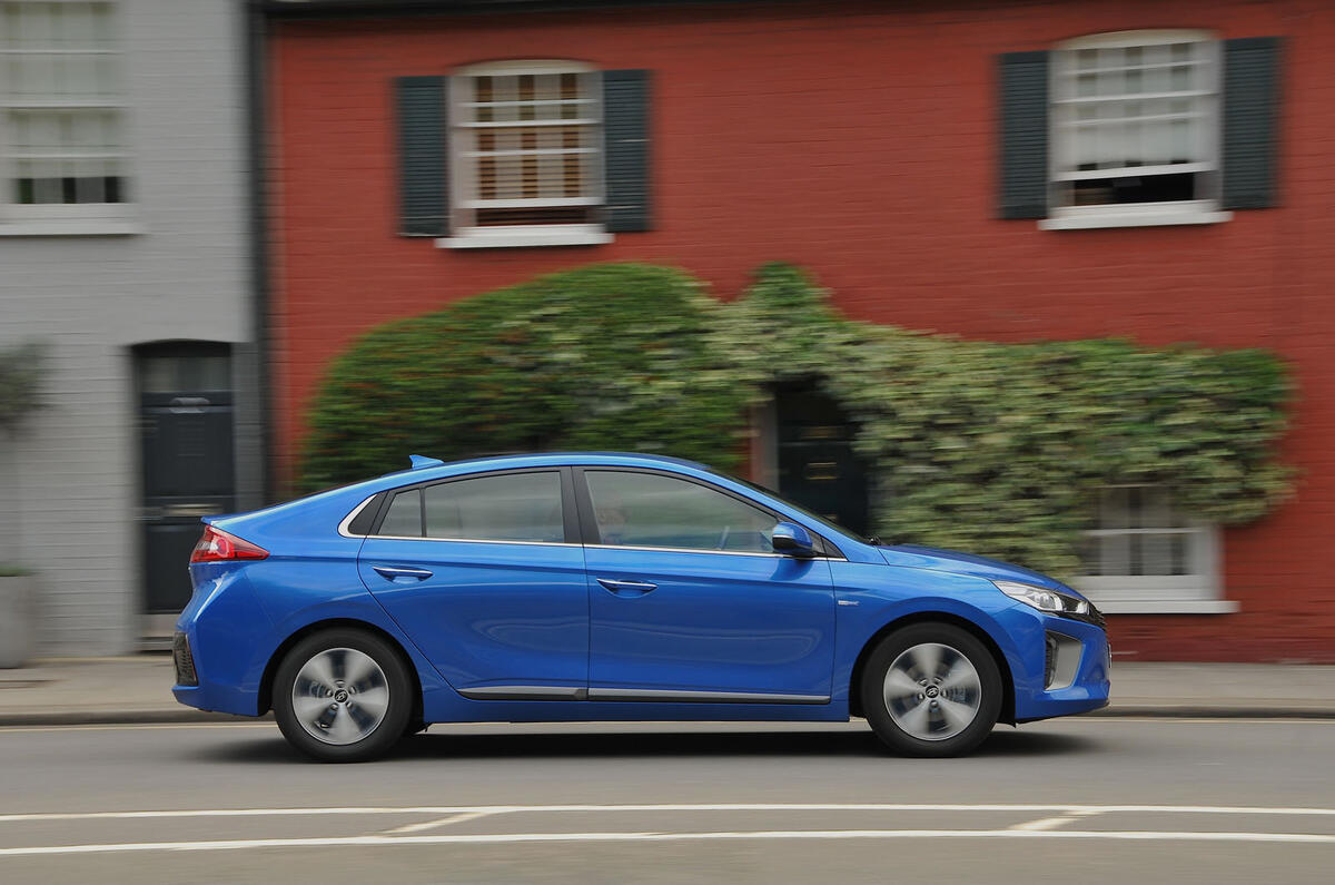 Hyundai Ioniq Plug In Hybrid Premium Se 2017 Review Autocar