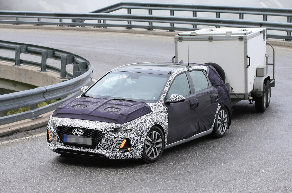 Hyundai i30 spy shots